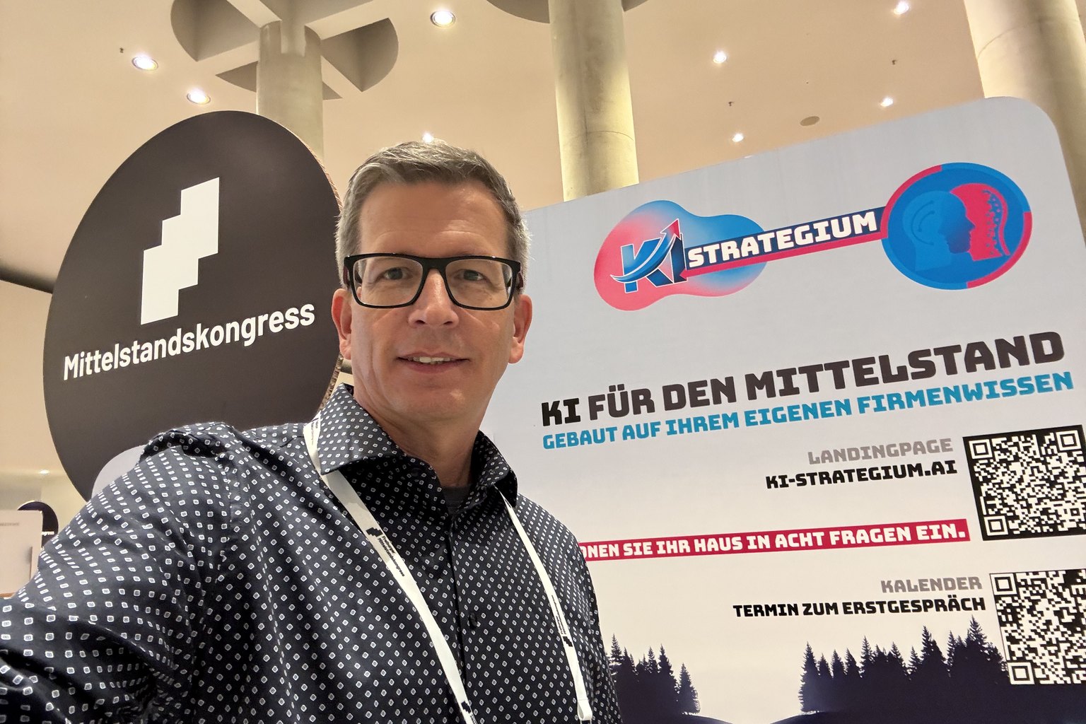 Thomas Schwittlich am Stand 9 · Freiburger Mittelstandskongress 2026 Thomas Schwittlich am Stand von KI Strategium auf dem Freiburger Mittelstandskongress 2026 im Konzerthaus Freiburg